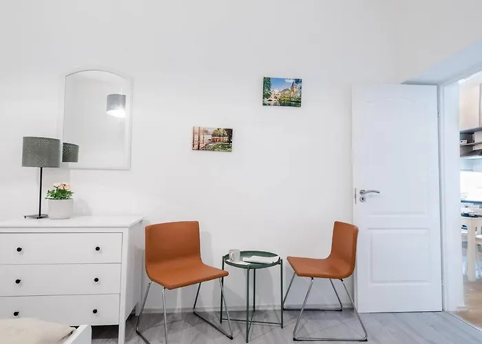 Central Brand New And Modern Apartment